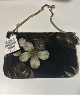 (Category: ) located in . Submitted by favoritepreloved (Listing ID 1468891340, Image 1). Description: .
