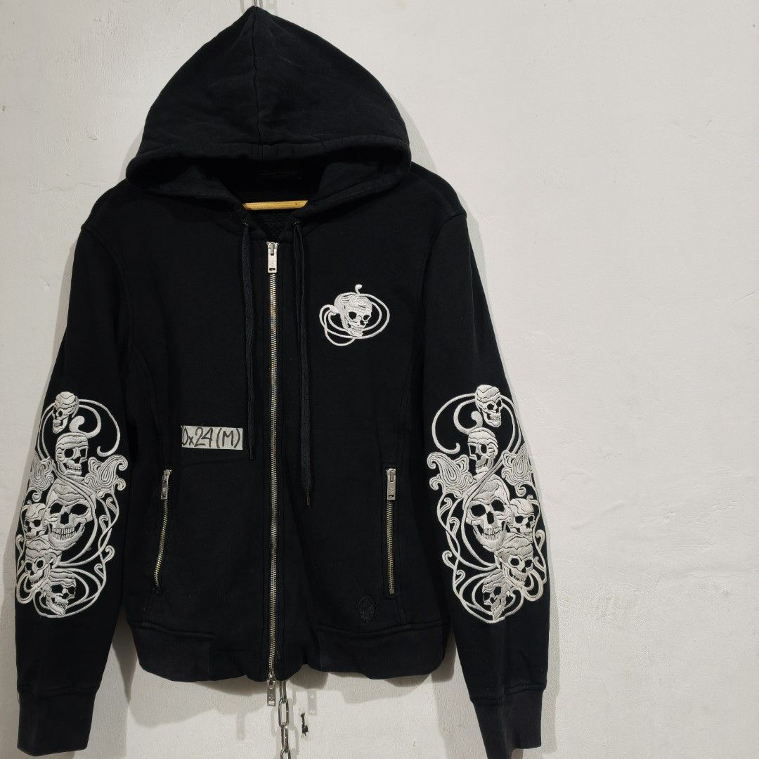 ALEXANDER MCQUEEN FULL ZIPP HOODIE (Category: Luxury Apparel) located in Pasig City. Submitted by moansterpick_thriftshop (Listing ID 1468720565, Image 2). Description: ALEXANDER MCQUEEN FULL ZIPP HOODIE excellent condition good as new width: 20" pit to pit length: 24" color rate 10:10.