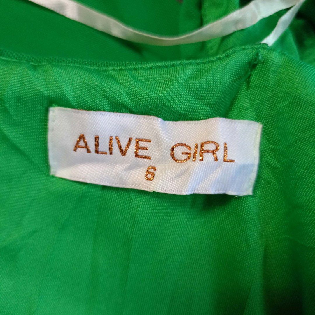 Alive green top (Category: Others Tops) located in Barugo. Submitted by green.trendsetter (Listing ID 1468816330, Image 3). Description: AUSSIE PRELOVED FINDS Australian brand tops. Shop your next wardrobe favourite at a preloved price! 📌 SHOP REMINDERS — PLEASE READ BEFORE BUYING ❌ NO CANCELLATION once your order is confirmed. ❌ NO FUSSY BUYERS — please read the details and check all photos before buying. ❌ NO RETURN / NO EXCHANGE. ❌ NO RUSH SH