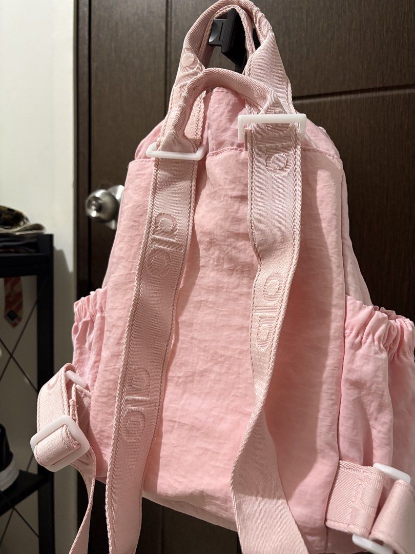 ALO BUCKET DRAWSTRING BAGPACK (Category: Backpacks) located in Naga. Submitted by sislovesme (Listing ID 1468793615, Image 3). Description: •IN VERY GOOD CONDITION •ONE SIZE •NO MAJOR FLAWS .