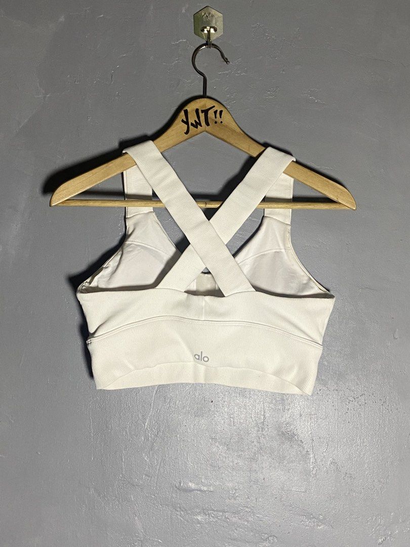 Alo Emulate Bra (Category: Activewear) located in Cabuyao City. Submitted by saucycloset (Listing ID 1468761557, Image 3). Description: Alo Emulate Bra Size : Medium Dimes : 14W 14L Condition : Excellent Issue : none Price: 950 📍READY TO WEAR 📍Cabuyao Laguna.