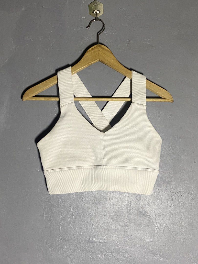 Alo Emulate Bra (Category: Activewear) located in Cabuyao City. Submitted by saucycloset (Listing ID 1468761557, Image 2). Description: Alo Emulate Bra Size : Medium Dimes : 14W 14L Condition : Excellent Issue : none Price: 950 📍READY TO WEAR 📍Cabuyao Laguna.