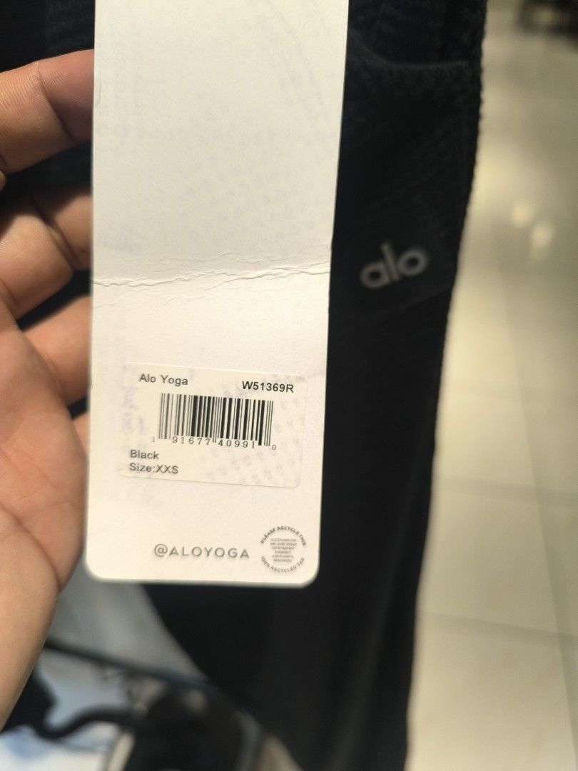Alo Yoga Waffle (Category: Activewear) located in Alcantara. Submitted by 2jongthebestseller (Listing ID 1468750537, Image 2). Description: .