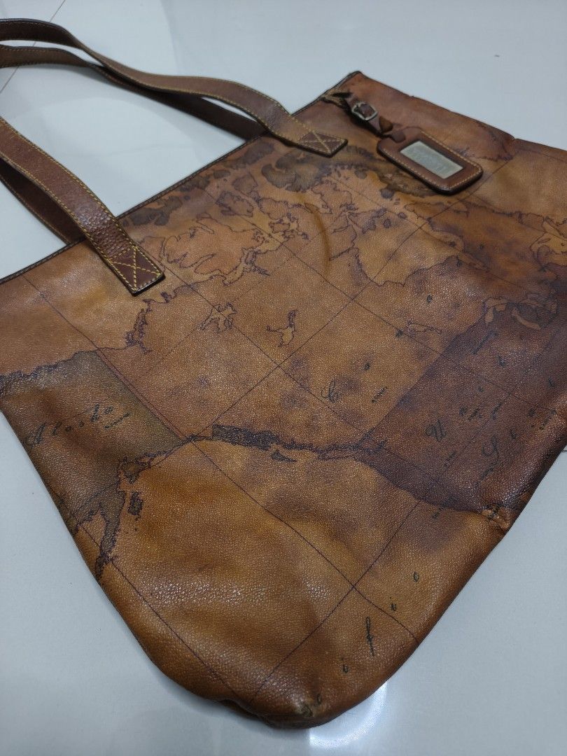 Alviero martini (Category: Luxury Bags & Wallets) located in Paranaque City. Submitted by judy.arquillos (Listing ID 1468768365, Image 2). Description: ALVIERO MARTINI MADE IN ITALY LIGHTLY USED DETAILS INDICATED SEE TO APPRECIATE 2500+SHIP J&T LALAMOVE.