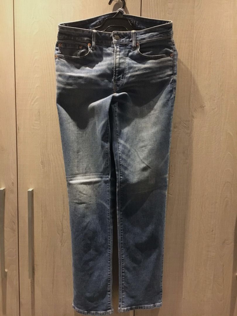 American Eagle Airflex+ Original Straight Jeans 31x32 (Category: Jeans) located in Manila. Submitted by grnickkk (Listing ID 1468758481, Image 1). Description: - Brand: American Eagle - Style: Original Straight Jeans - Size: 31 x 32 - Color: Blue with standard wash and slight fading at the knees - Material: Airflex+ stretch denim (cotton, polyester, and lyocell blend) - Features: Regular button closure, zip fly, and classic five-pocket design - C