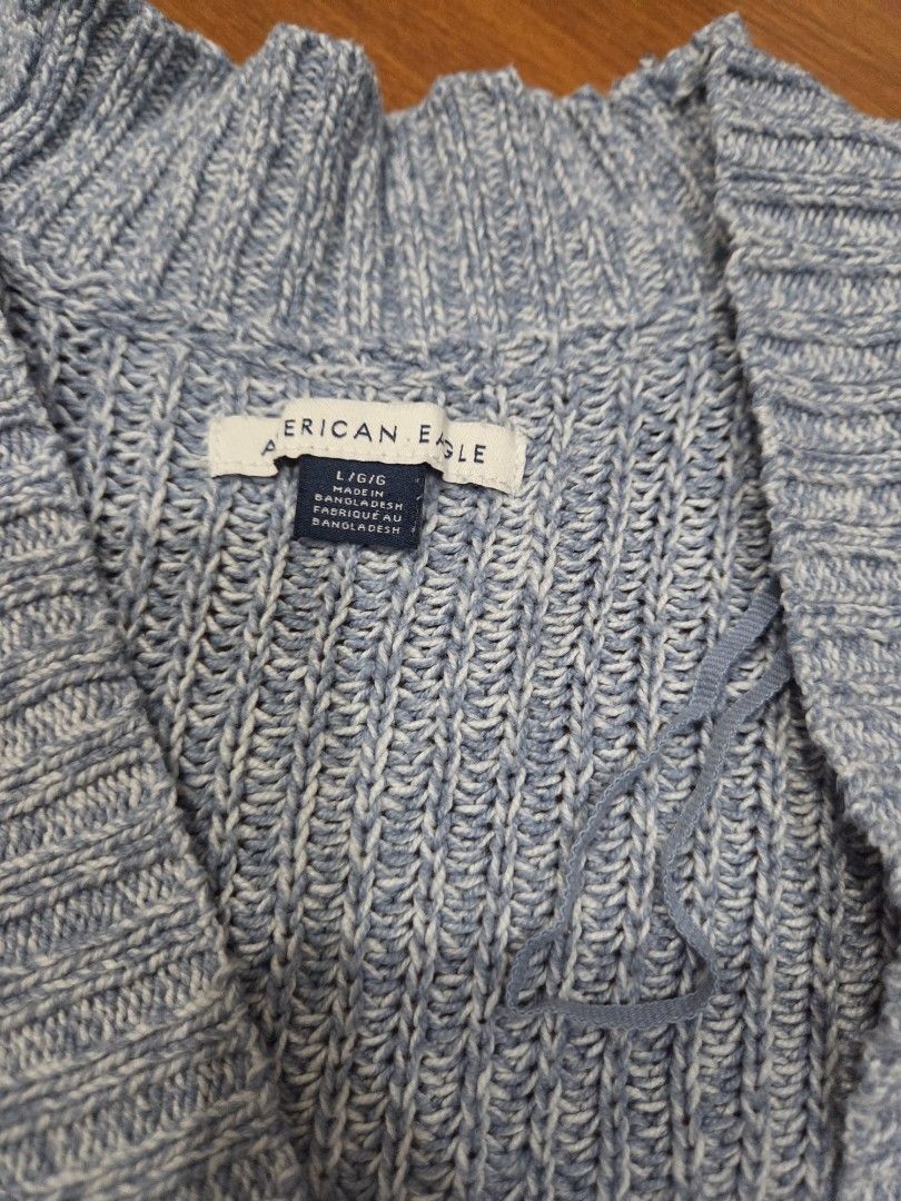 American Eagle Blue Knit Cardigan Size L (Category: Coats, Jackets and Outerwear) located in Taguig. Submitted by mon_143 (Listing ID 1468909678, Image 2). Description: free n po yung pa dress na purple pwede inner - Brand: American Eagle - Size: Large (tag attached) - Color: Blue marled - Material: Soft cotton and acrylic blend - Details: Chunky ribbed trim along the front opening and cuffs - Condition: Brand new with tag - Perfect for: Cool wea