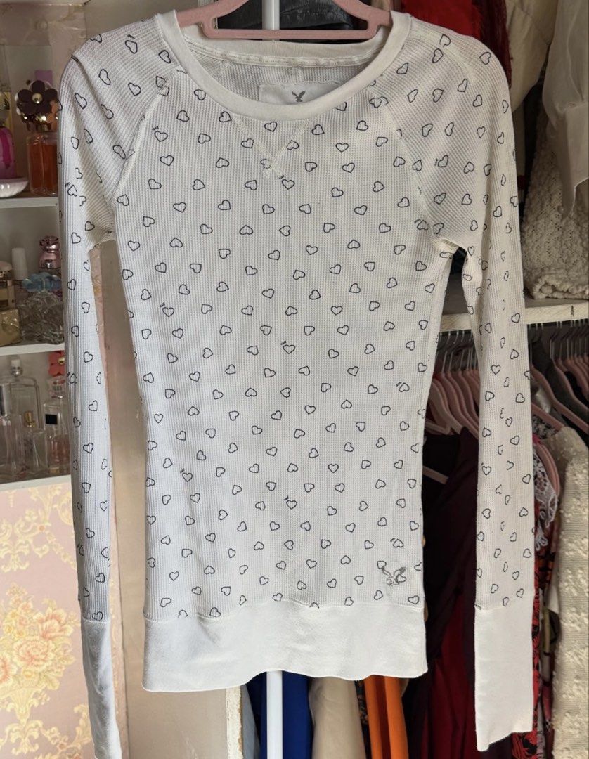 American Eagle Heart Patterned Long Sleeve Top (Category: Longsleeves) located in Lapu Lapu. Submitted by bzzzzarah (Listing ID 1468917891, Image 1). Description: .