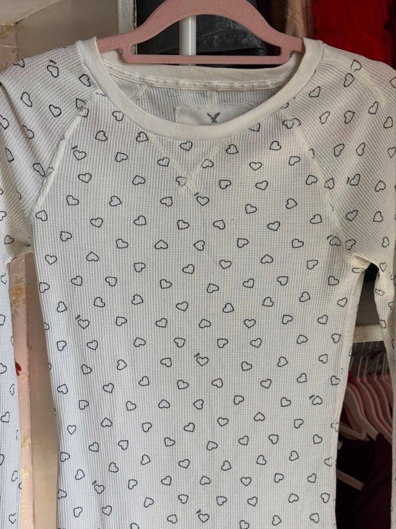 American Eagle Heart Patterned Long Sleeve Top (Category: Longsleeves) located in Lapu Lapu. Submitted by bzzzzarah (Listing ID 1468917891, Image 3). Description: .