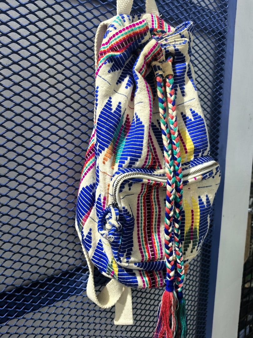 American Eagle Outfitters Drawstring Bag Backpack Woven Aztec Boho (Category: Backpacks) located in Quezon City. Submitted by vintagespektroom (Listing ID 1468907701, Image 2). Description: American Eagle Outfitters Drawstring Bag Backpack Woven Aztec Boho In excellent condition Height 36 cm Width 30 cm For inquiries, message or call me at 09171548596 Quezon City area Shipping at buyer's expense Mode of payment : Gcash/COD/Bank transfer.