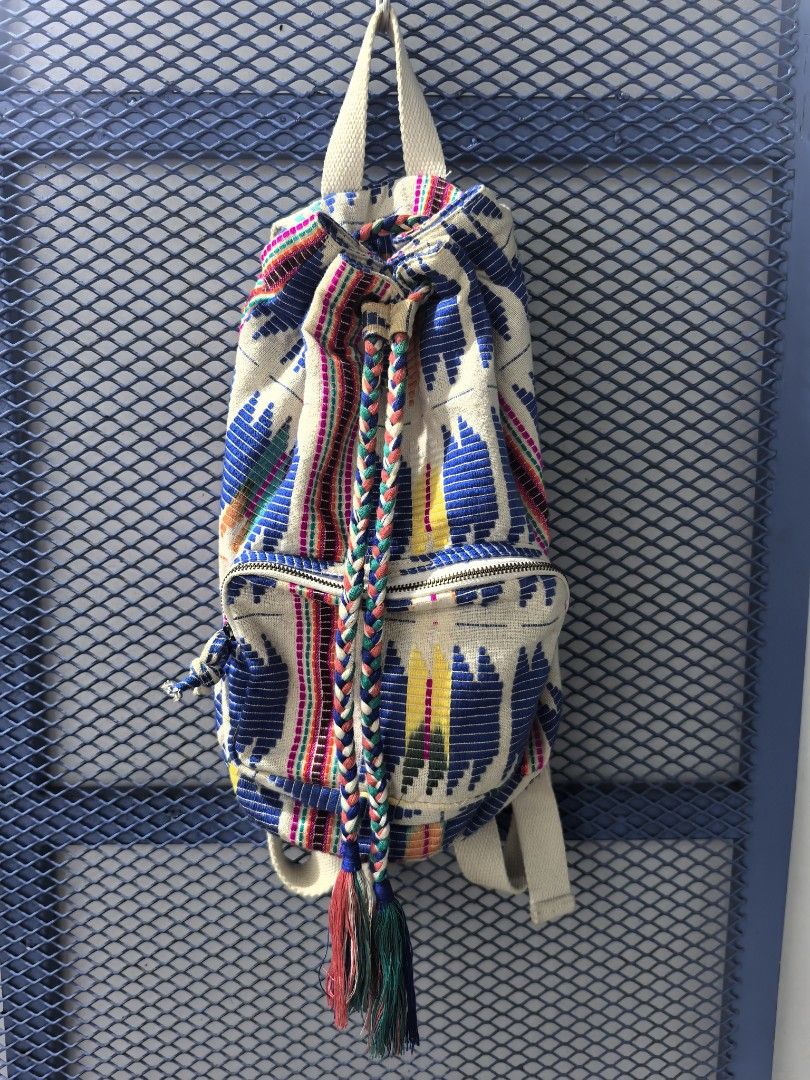 American Eagle Outfitters Drawstring Bag Backpack Woven Aztec Boho (Category: Backpacks) located in Quezon City. Submitted by vintagespektroom (Listing ID 1468907701, Image 1). Description: American Eagle Outfitters Drawstring Bag Backpack Woven Aztec Boho In excellent condition Height 36 cm Width 30 cm For inquiries, message or call me at 09171548596 Quezon City area Shipping at buyer's expense Mode of payment : Gcash/COD/Bank transfer.