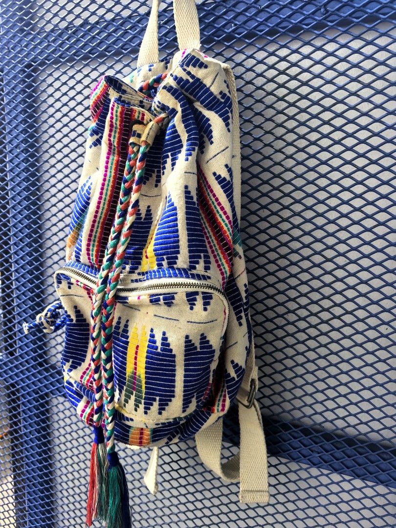 American Eagle Outfitters Drawstring Bag Backpack Woven Aztec Boho (Category: Backpacks) located in Quezon City. Submitted by vintagespektroom (Listing ID 1468907701, Image 3). Description: American Eagle Outfitters Drawstring Bag Backpack Woven Aztec Boho In excellent condition Height 36 cm Width 30 cm For inquiries, message or call me at 09171548596 Quezon City area Shipping at buyer's expense Mode of payment : Gcash/COD/Bank transfer.