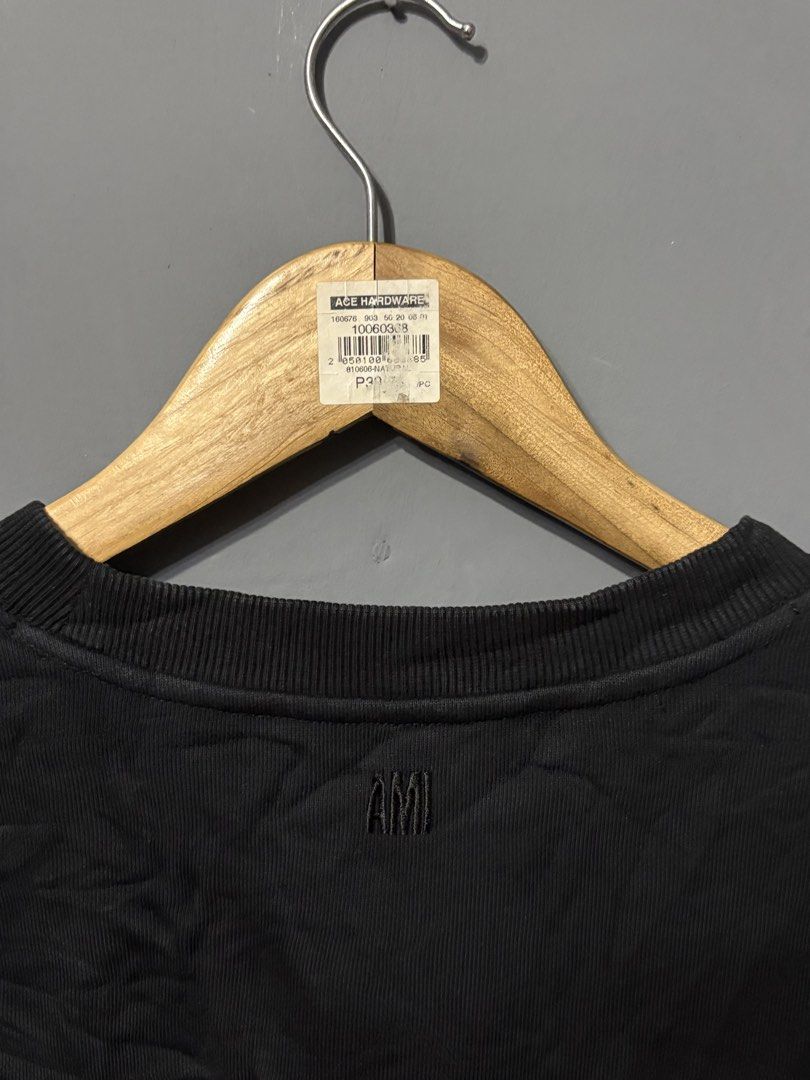 AMI Embroidered Big Logo Sweater (Category: Coats, Jackets and Outerwear) located in Iloilo. Submitted by bygone.ph (Listing ID 1468830662, Image 3). Description: 23x26.