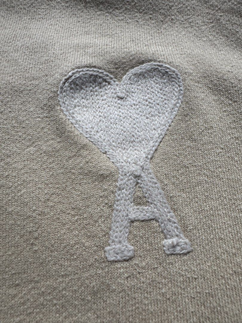 Ami Paris Sweatshirt (Category: Coats, Jackets and Outerwear) located in Kabankalan. Submitted by secondhandgemsz (Listing ID 1468713517, Image 3). Description: Size Med (20W 24.5L) Excellent Condition No Flaws .