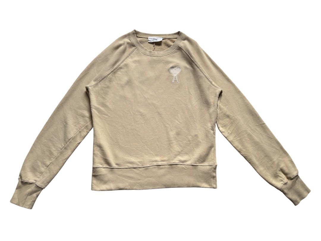 Ami Paris Sweatshirt (Category: Coats, Jackets and Outerwear) located in Kabankalan. Submitted by secondhandgemsz (Listing ID 1468713517, Image 1). Description: Size Med (20W 24.5L) Excellent Condition No Flaws .