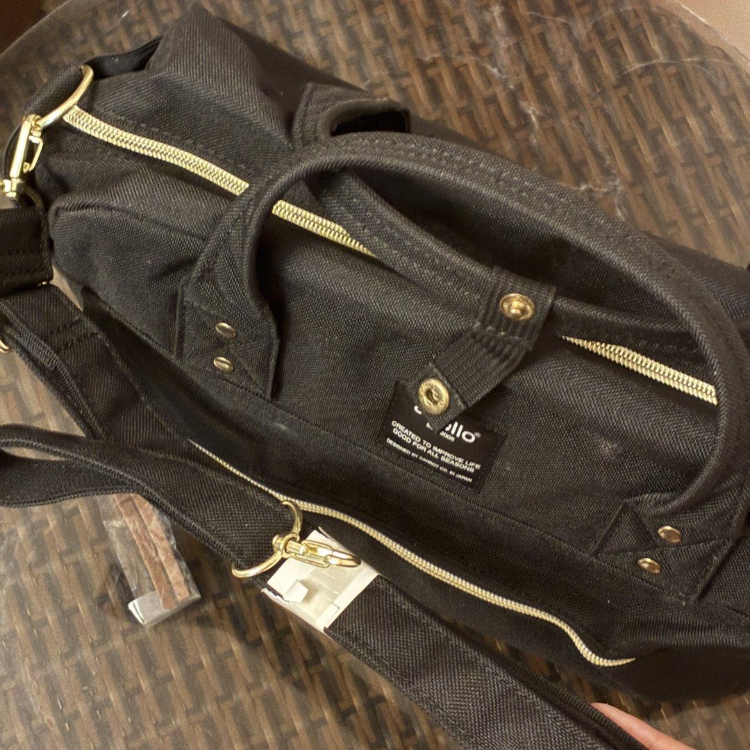 Anello Mini Boston 2-Way Shoulder Bag - Black (Category: Shoulder Bags) located in Quezon City. Submitted by kc.collections (Listing ID 1468767438, Image 2). Description: Brand new, never used, zero issues RFS: Decluttering. Unused gift.