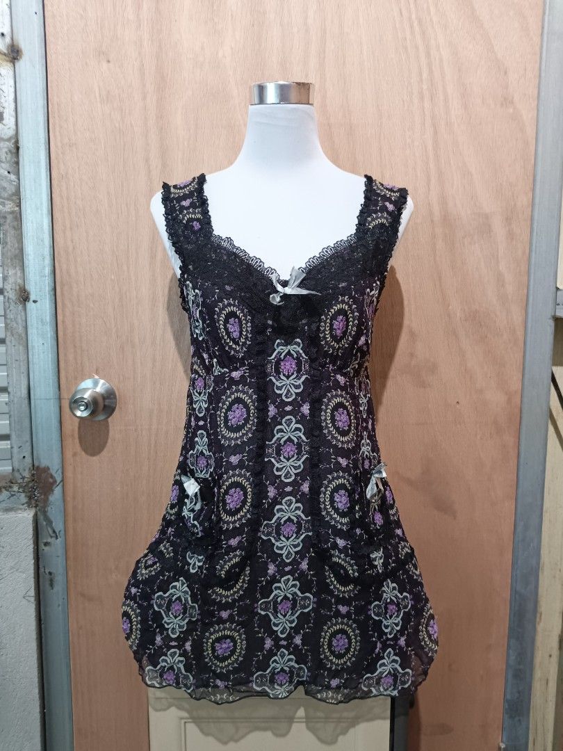 Anna sui floral dress (Category: Dresses) located in Davao. Submitted by mln-boutique (Listing ID 1468927072, Image 1). Description: size - M - l good condition floral / back zipper.