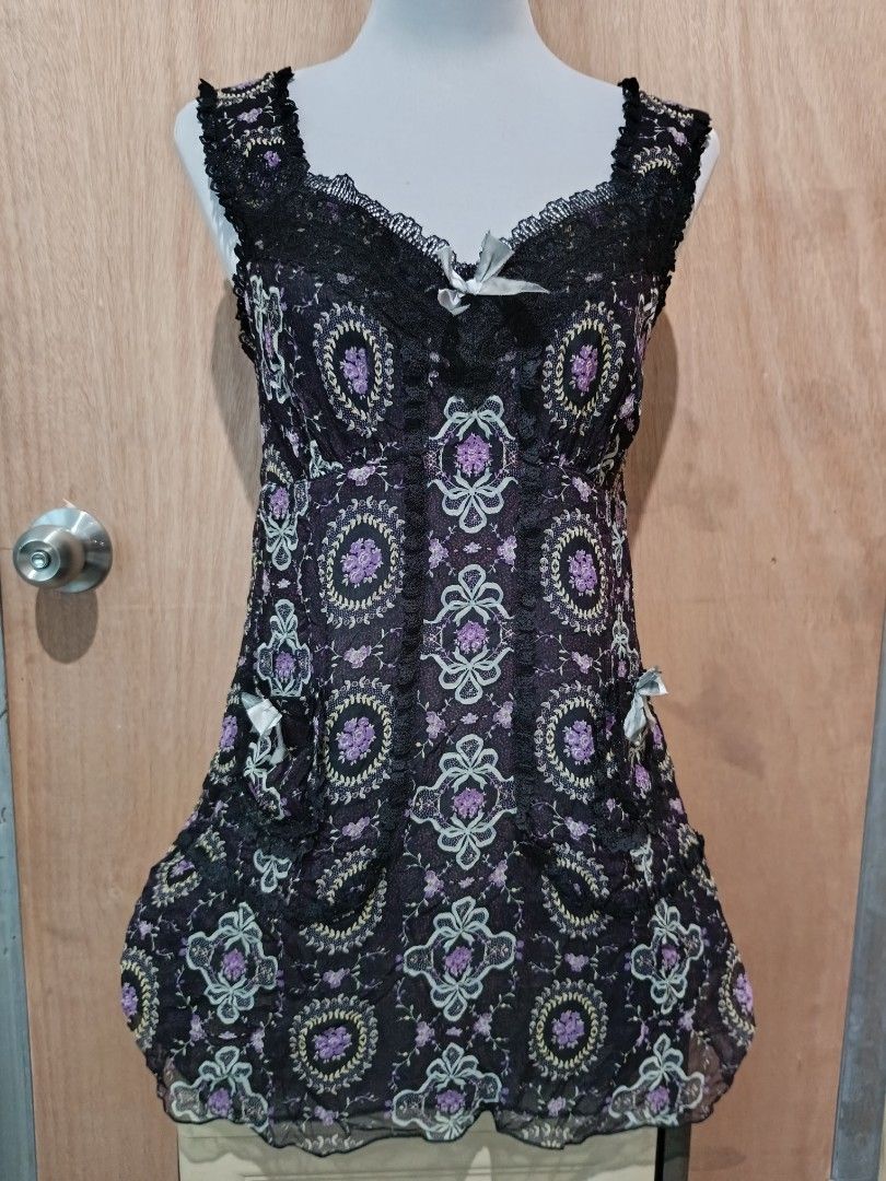 Anna sui floral dress (Category: Dresses) located in Davao. Submitted by mln-boutique (Listing ID 1468927072, Image 2). Description: size - M - l good condition floral / back zipper.