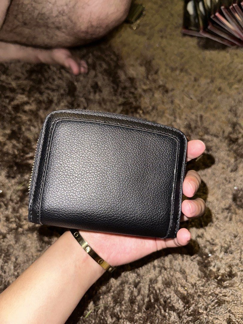 Anne Klein curved wall (Category: Wallets & Card Holders) located in Pasig City. Submitted by thesipsnapofficial (Listing ID 1468833877, Image 2). Description: .