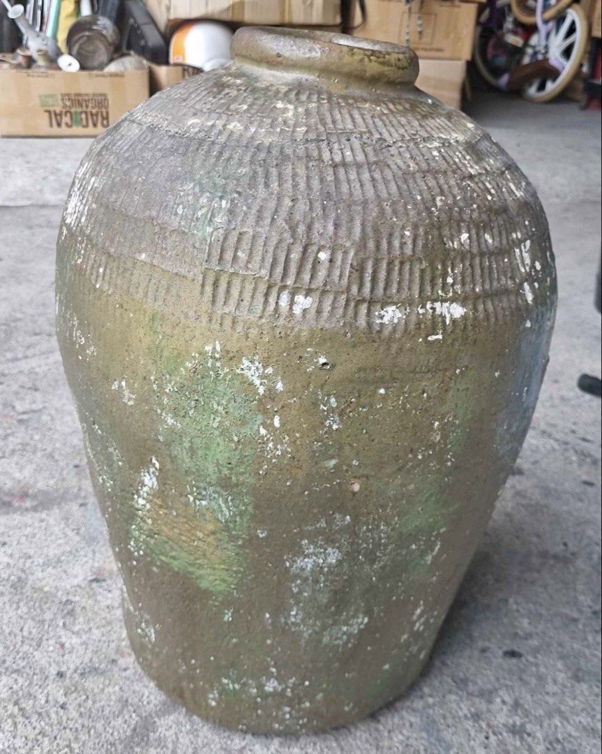 Antique Jar with Patina (Category: Everything Else Others) located in Calasiao. Submitted by maxwayne200413 (Listing ID 1468905806, Image 1). Description: onhand all goods from Japan .