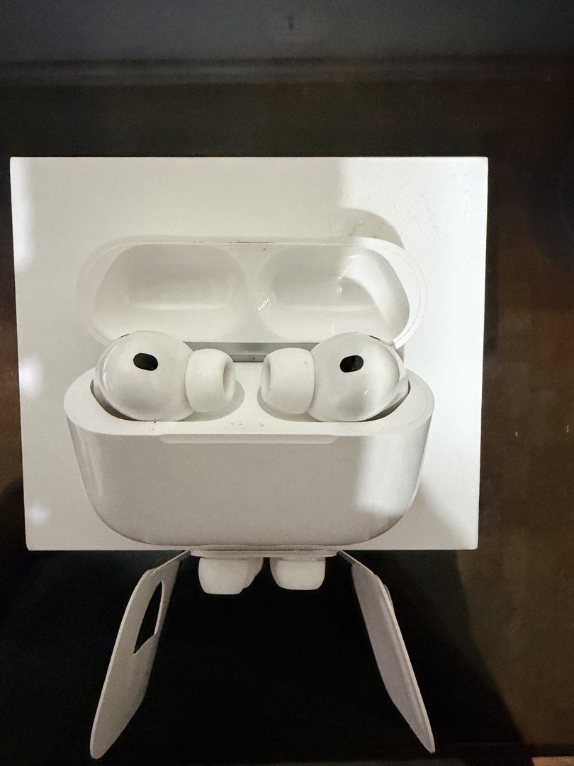 Apple Airpods Pro 3 Authentic with Receipt (Category: Headphones & Headsets) located in Caloocan City. Submitted by stuffie_galore (Listing ID 1468835100, Image 1). Description: Apple AirPods Pro 3, authentic. Complete with box, manual, eartips and receipt from Timeline SM Baliwag. Warranty until April 17, 2027. Pickup at Malabon City near Monumento Caloocan..