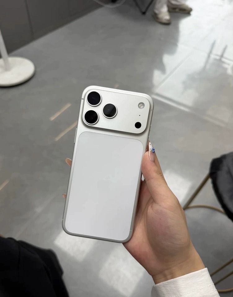 Apple iPhone 17 Pro Max 256GB – Silver (Category: iPhone 17 Series) located in Caloocan City. Submitted by eric16681668 (Listing ID 1468716920, Image 1). Description: For Sale Only: Apple iPhone 17 Pro Max 256GB – Silver Device Model: Apple iPhone 17 Pro Max Storage: 256GB Color: Silver Region / Variant: Singapore Version Device Condition: 99% Like New Battery Health: 99% Warranty: Valid until February 14, 2027 Physical Condition: - Excellent con