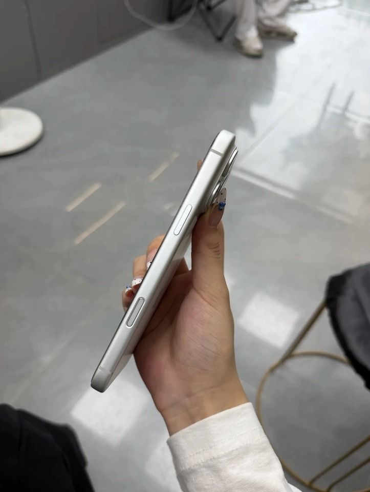 Apple iPhone 17 Pro Max 256GB – Silver (Category: iPhone 17 Series) located in Caloocan City. Submitted by eric16681668 (Listing ID 1468716920, Image 3). Description: For Sale Only: Apple iPhone 17 Pro Max 256GB – Silver Device Model: Apple iPhone 17 Pro Max Storage: 256GB Color: Silver Region / Variant: Singapore Version Device Condition: 99% Like New Battery Health: 99% Warranty: Valid until February 14, 2027 Physical Condition: - Excellent con