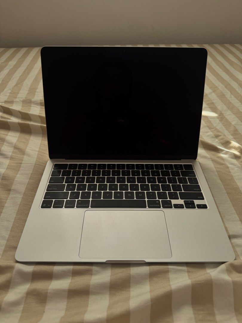 Apple MacBook Air M4 13” | 512GB SSD | Silver (Category: Laptops & Notebooks) located in Batangas. Submitted by yanniecg (Listing ID 1468721166, Image 2). Description: FOR SALE: MacBook Air M4 13” | 512GB SSD | Silver Selling my MacBook Air M4 in excellent condition! ✨ Specifications: * Apple M4 chip * 13-inch display * 512GB SSD storage * Battery health: 100% * Cycle count: 23 * Purchased April 2026 * With original box and charger * No issues, n