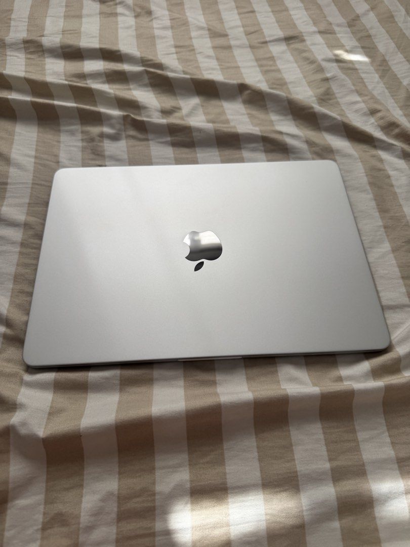 Apple MacBook Air M4 13” | 512GB SSD | Silver (Category: Laptops & Notebooks) located in Batangas. Submitted by yanniecg (Listing ID 1468721166, Image 1). Description: FOR SALE: MacBook Air M4 13” | 512GB SSD | Silver Selling my MacBook Air M4 in excellent condition! ✨ Specifications: * Apple M4 chip * 13-inch display * 512GB SSD storage * Battery health: 100% * Cycle count: 23 * Purchased April 2026 * With original box and charger * No issues, n