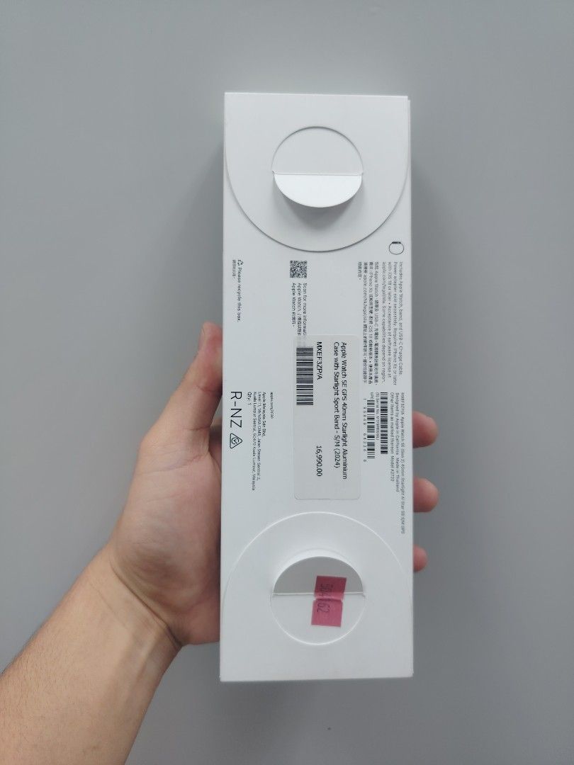 Apple Watch SE2 GPS Starlight - S/M (Category: Wearables & Smart Watches) located in Paranaque City. Submitted by jjmm01 (Listing ID 1468826730, Image 2). Description: Apple Watch SE2 Starlight - S/M Brand new, sealed and authentic P13,500 only Meet-up/Pick-up .