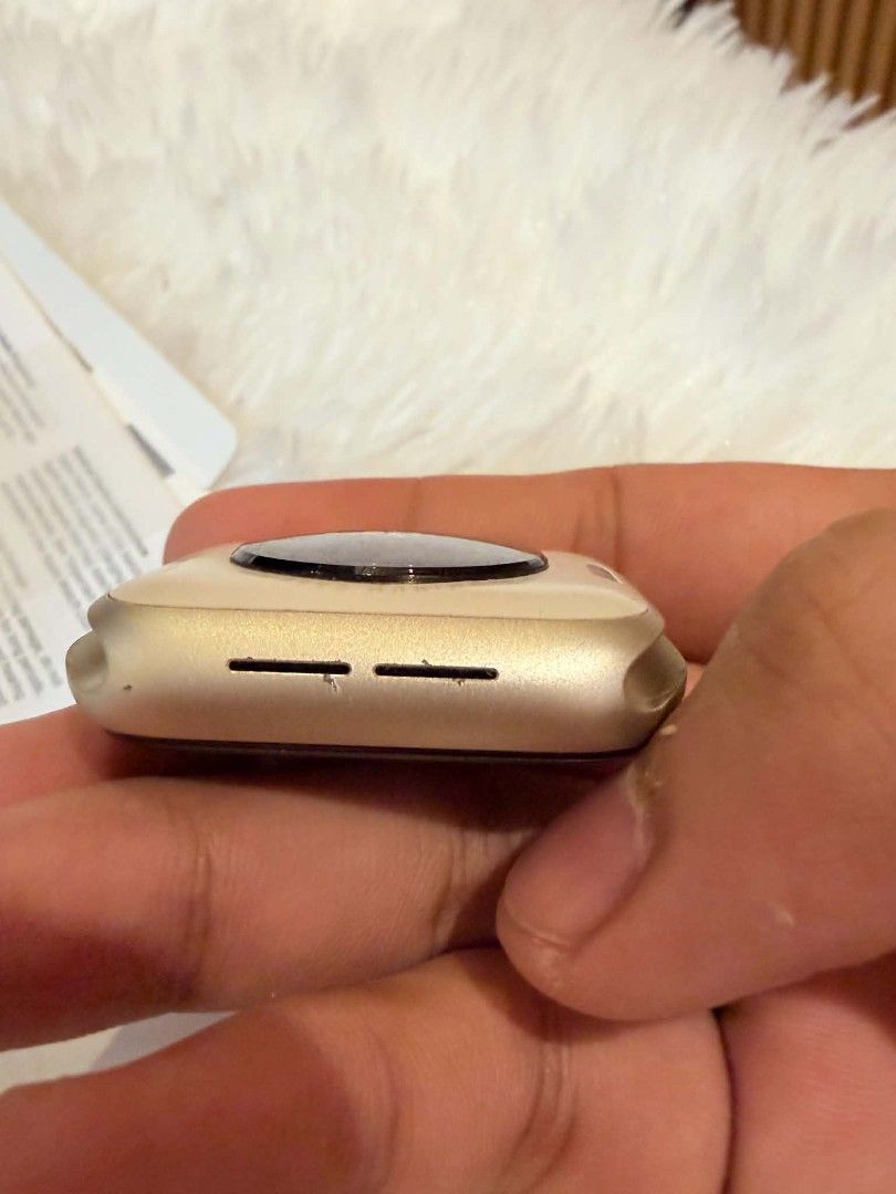 Apple Watch SE (2nd Gen) (Category: Wearables & Smart Watches) located in Caloocan City. Submitted by purewolf.96db68 (Listing ID 1468850928, Image 3). Description: 🛒 FOR SALE: Apple Watch SE (2nd Gen) ✨ 📋 Details: - ✅ Model: Apple Watch SE (2nd Generation) • 40mm / 44mm - ✅ Color: Starlight - ✅ Complete in Box — original box, manuals, original charger - ✅ Included: Original band + FREE metal strap 🎁 - ✅ Condition: Excellent working condition 