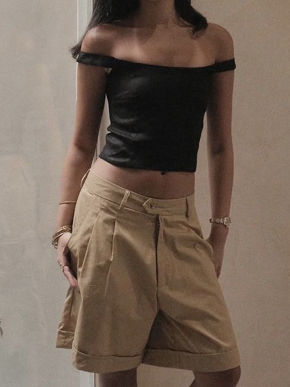 ARAW THE LINE August Top in Black (Category: Sleeveless) located in Quezon City. Submitted by mysugarb0o (Listing ID 1468845993, Image 3). Description: Áraw the Line • August Top in Black - Linen • Size: XS • Dream top acsh 😢 wish it fits me • SF not included in listed price 💳: Gcash or BDO 📦: GGX or SDD (Lalamove / Grab).