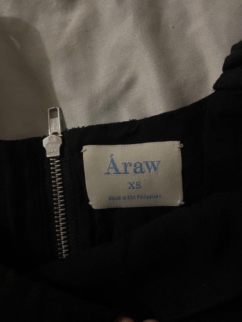 ARAW THE LINE August Top in Black (Category: Sleeveless) located in Quezon City. Submitted by mysugarb0o (Listing ID 1468845993, Image 2). Description: Áraw the Line • August Top in Black - Linen • Size: XS • Dream top acsh 😢 wish it fits me • SF not included in listed price 💳: Gcash or BDO 📦: GGX or SDD (Lalamove / Grab).