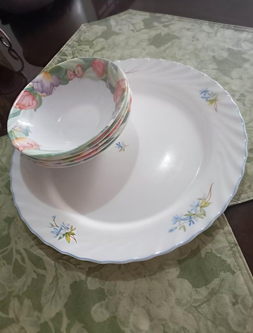 ARCOPAL France Serving Plate (Category: Dinnerware & Cutlery) located in Bulacan. Submitted by mitchikoscollection (Listing ID 1468869758, Image 1). Description: ARCOPAL FRANCE Serving plate with unnoticeabld Scratch NO CHIPS !.. BOWL not Included RARE VINTAGE Collectible Authentic/Original.