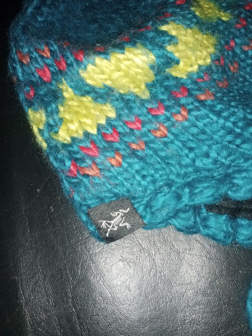 Arc'teryx Contrail Toque Ear flap beanie (Category: Hiking & Camping) located in Dasmarinas. Submitted by francoprancisco (Listing ID 1468853351, Image 2). Description: Arc'teryx Contrail Toque Ear flap beanie One size fits all Legit. excellent no flaws. 780 plus sfee.