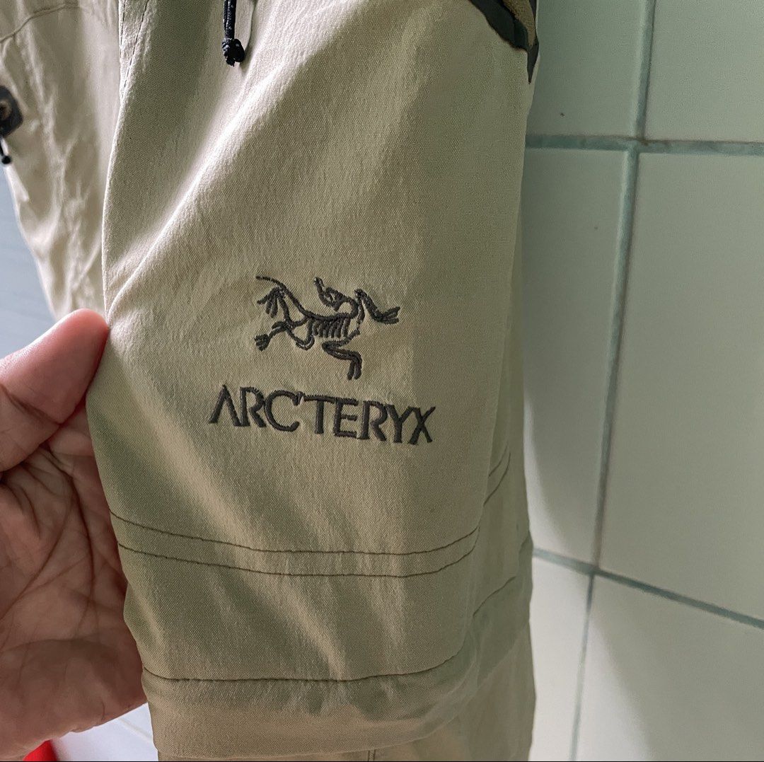 Arcteryx Convertable Pants (Category: Trousers) located in Liloy. Submitted by juan2thrift (Listing ID 1468787669, Image 3). Description: Arcteryx Convertable Pants Size 34 - 36 Length 42” Leg hole 10 Good Condition Issue see picture .