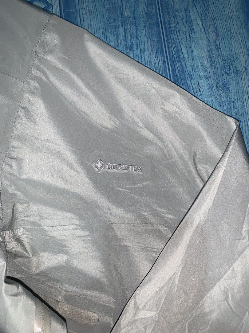 Arcteryx gortex jackey (Category: Travel Essentials & Accessories) located in Cebu City. Submitted by head.ace1993 (Listing ID 1468780349, Image 3). Description: Dimes: 23 width 27 frnt-30 back length Colorate 9.5/10 .