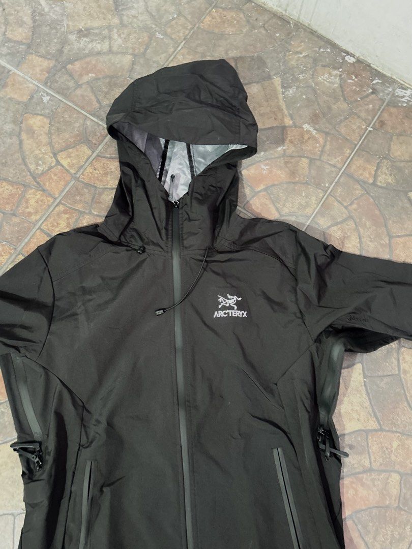 Arc'teryx Waterproof Hooded Jacket (Category: Coats, Jackets and Outerwear) located in Imus. Submitted by mikeythrifts (Listing ID 1468843080, Image 2). Description: - Brand: Arc'teryx Waterproof Jacket - Color: Solid Black - Size: Men's 2XL/3XL - Features: Full zip front, adjustable hood with drawcords, pit zips for ventilation, and zipped side pockets - Condition: Lightweight rain shell, perfect for wet weather - Location: Cavite/Makati.