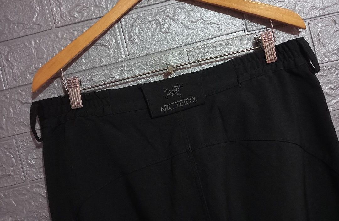 Arcteryx Windstopper Pants (Category: Activewear) located in Manila. Submitted by mariacafra0420 (Listing ID 1468726745, Image 3). Description: Arcteryx Windstopper Pants 🏷️ Size medium Waist 32-34 Lenght 40 No issue 1200 📌 Meet-up / Lalamove ✅ Add sf pag malayo ✅ Gcash payment ✅ J&T courier ✅ No COD / COP ❎ Cabuyao laguna location Dm 📩.