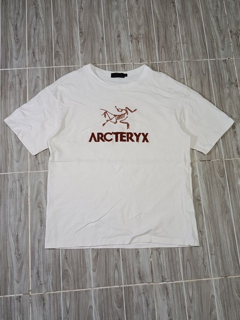 ARCTERYX X PALACE TSHIRT (freeshipping) (Category: Tshirts & Polo Shirts ) located in Quezon City. Submitted by gyl-stop (Listing ID 1468835716, Image 1). Description: free shipping 21 x 27 very good condi cr: 9.5/10 issue: dirt stain sa harap / OFF only.