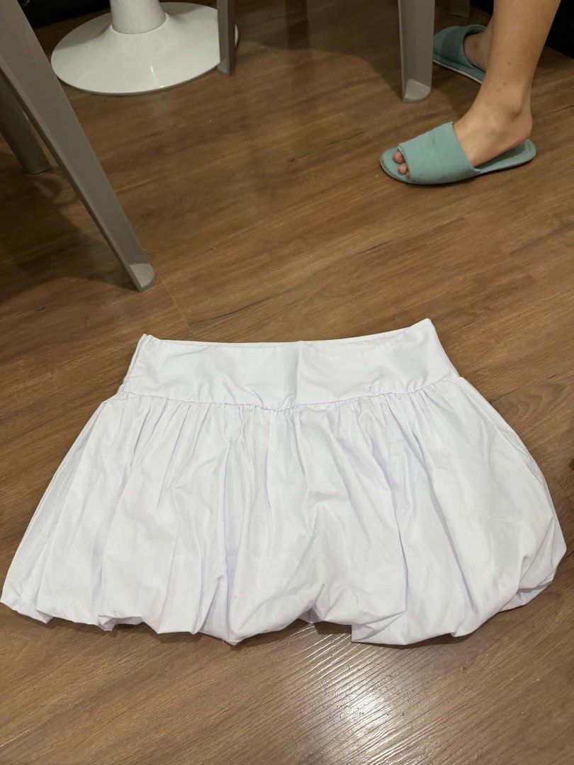 Ardene White Bubble Skirt Size M (Category: Skirts) located in Manila. Submitted by yncldo (Listing ID 1468789960, Image 1). Description: - Brand: Ardene - Size: Medium (tag attached) - Color: White - Style: Bubble skirt with balloon hem and waist gathering - Fit: Pull-on design - Condition: Worn a few times, great shape.