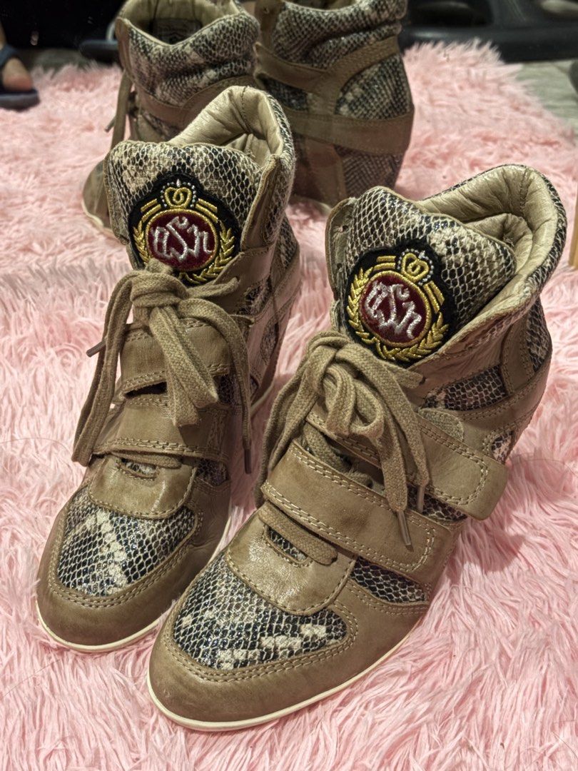 ash wedge sneakers ( 2000s, y2k ) (Category: Sneakers) located in Antipolo. Submitted by raffyellaa (Listing ID 1468744202, Image 3). Description: .