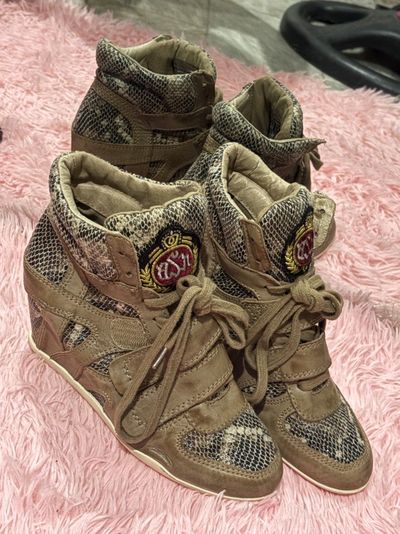 ash wedge sneakers ( 2000s, y2k ) (Category: Sneakers) located in Antipolo. Submitted by raffyellaa (Listing ID 1468744202, Image 2). Description: .