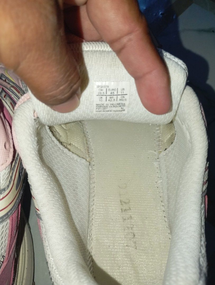 ASICS (Category: Announcements) located in Manila. Submitted by kitkathukayukay (Listing ID 1468731652, Image 3). Description: need clean with flaws need lang dikitan.