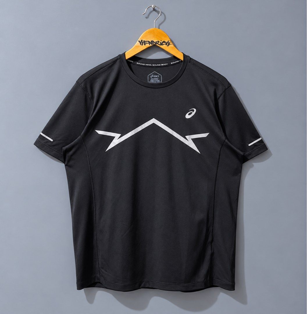 Asics Lite Show Running Tee (Category: Activewear) located in Makati City. Submitted by kendrickstuffs (Listing ID 1468909727, Image 1). Description: Asics Lite Show Running Tee Large ontags 23' width pit to pit 21.5' width waist 28.5' length No Issue Verygood condition 950 only.