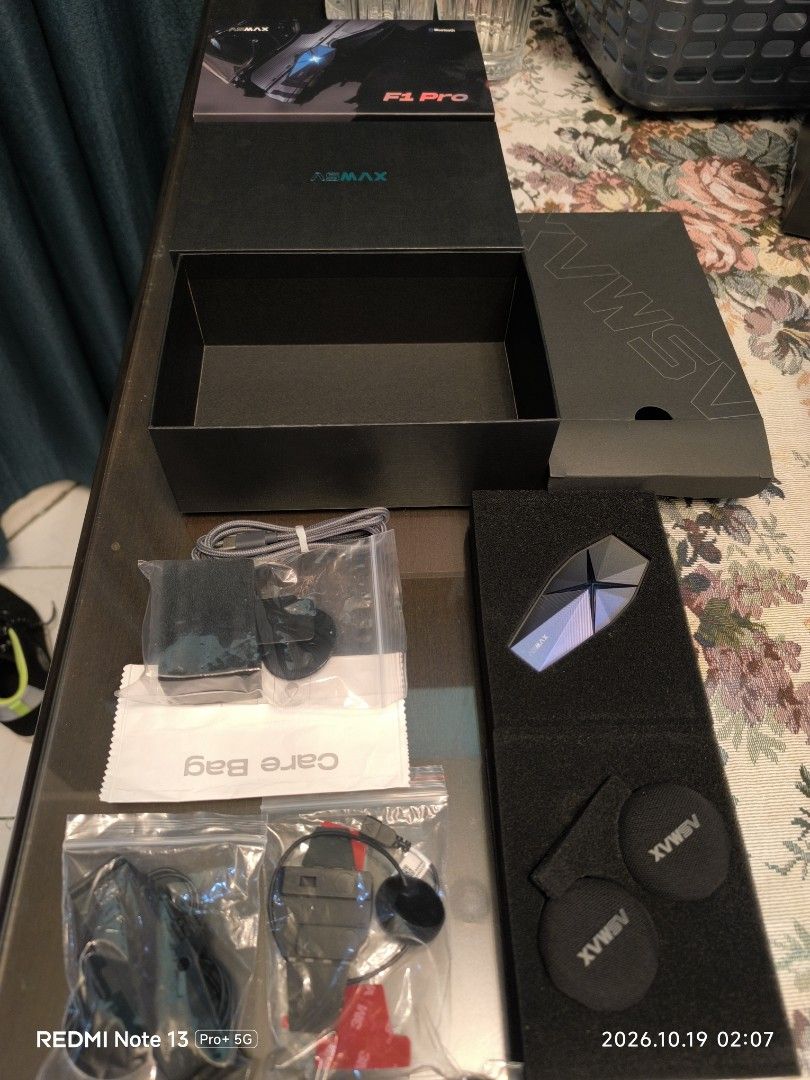 ASMAX F1 Pro Bluetooth Helmet Intercom Grey Shiny (Category: Headphones & Headsets) located in Rizal. Submitted by matthew_cruz (Listing ID 1468918786, Image 2). Description: - Item: ASMAX F1 Pro Bluetooth Helmet Intercom - Color/Finish: Shiny Grey - Condition: Bought last July 7, 2026 (3mos old) used <10x In good condition, makinis, no history of drop and over charge, makinis pati box, pede sa maarte, test all you want. - Inclusions: The main co