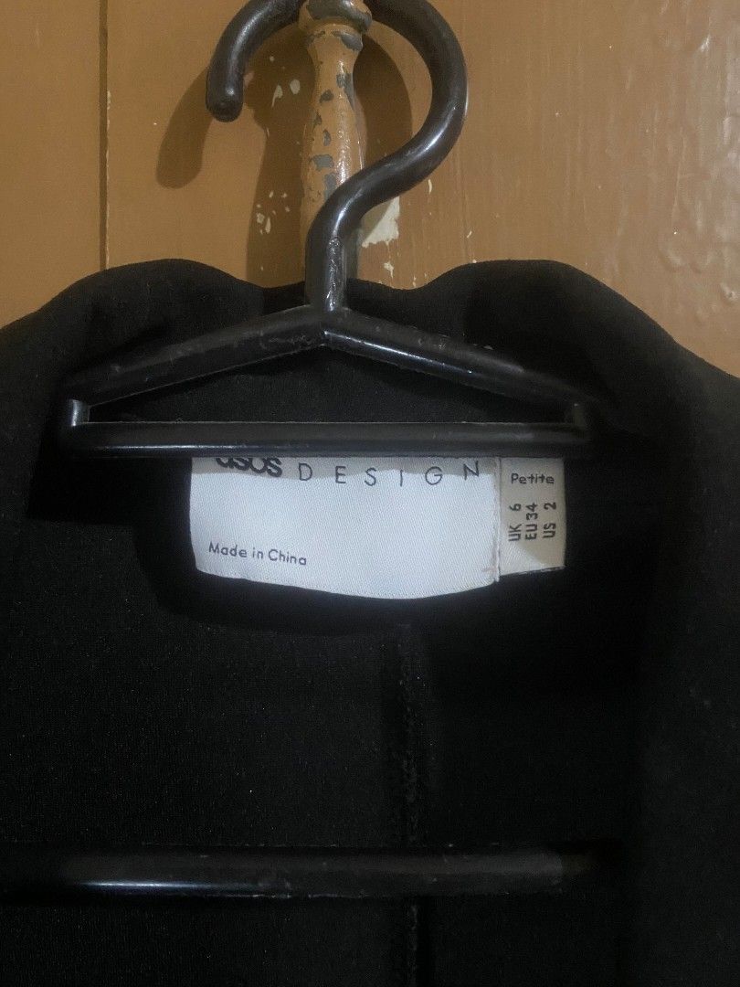 ASOS DESIGN Petite Black Blazer Jacket UK 6 US 2 (Category: Coats, Jackets and Outerwear) located in Muntinlupa City. Submitted by swiftowl.0cc8ab (Listing ID 1468853480, Image 2). Description: - Brand: ASOS Design - Size: Petite UK 6 / US 2 - Color: Classic black - Design: Open front with lapels and two front pocket flaps - Condition / Origin: Clean fabric, made in China - Style: Versatile basic piece perfect for workwear or smart casual looks.