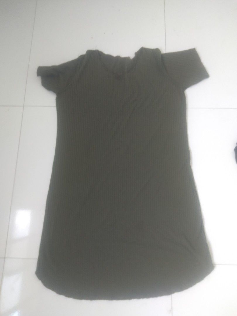 Assorted Dresses Skirt Tops Bundle (Category: Dresses) located in Manila. Submitted by gentlephoenix.339381 (Listing ID 1468740995, Image 1). Description: - Bundle of 5 assorted trendy pieces - Includes green ribbed short sleeve dress and blue sleeveless dress with lace bottom - Includes pink puff sleeve crop top, black floral smocked top, and black skirt with white lace hem - Versatile styles, easy to mix and match - Clean and ready to wear.