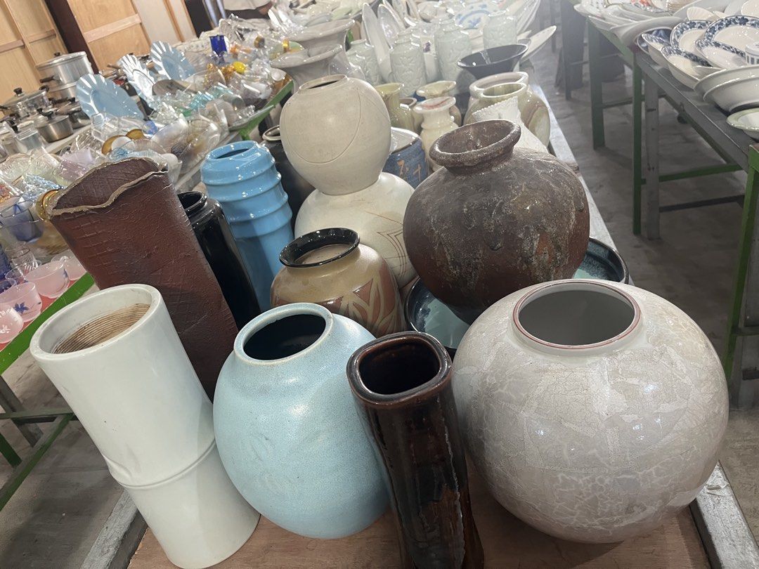 Assorted Vase (Category: Everything Else Others) located in Calasiao. Submitted by xwbj4ycjw975281 (Listing ID 1468748229, Image 1). Description: ₱1500-4800 all goods from Japan .