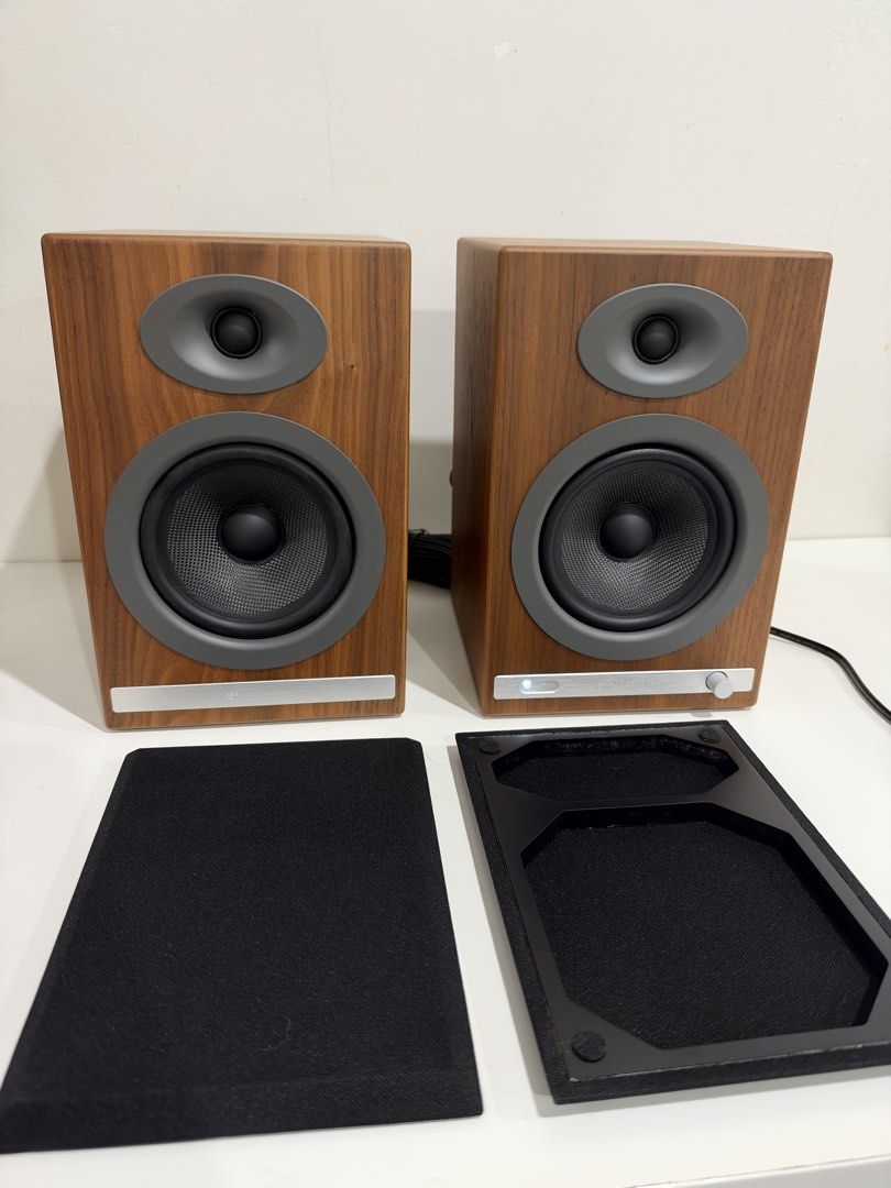 Audioengine HD5 Wireless Powered Pair Speakers Walnut (Category: Soundbars, Speakers & Amplifiers) located in Marilao. Submitted by angelica10 (Listing ID 1468728115, Image 2). Description: - Model: Audioengine HD5 Wireless Powered Speakers (Walnut Finish) - Connectivity: Bluetooth aptX HD built-in for high-res wireless streaming - Condition: Excellent sound quality, ideal for desktop audio and music setups - Inclusions: Magnetic speaker grilles,