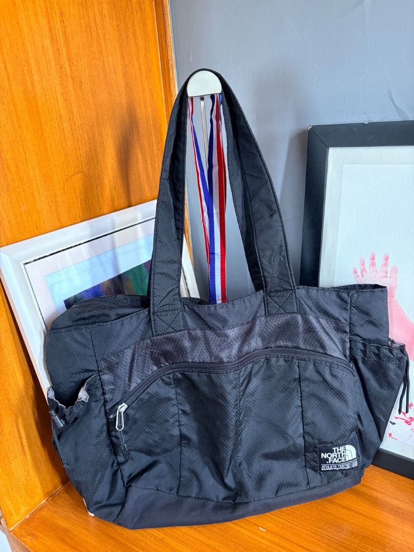 Auth North Face bag (Category: Luxury Bags & Wallets) located in Binan City. Submitted by magaebae0481790 (Listing ID 1468755906, Image 2). Description: .